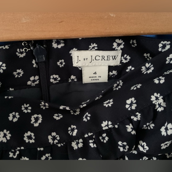 J. Crew size 4 lined lightweight navy floral skirt. - Picture 4 of 4